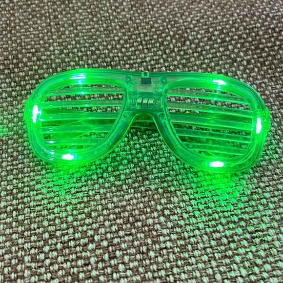 Green Party glasses and Hula Festival bracelet - Picture 3 of 6